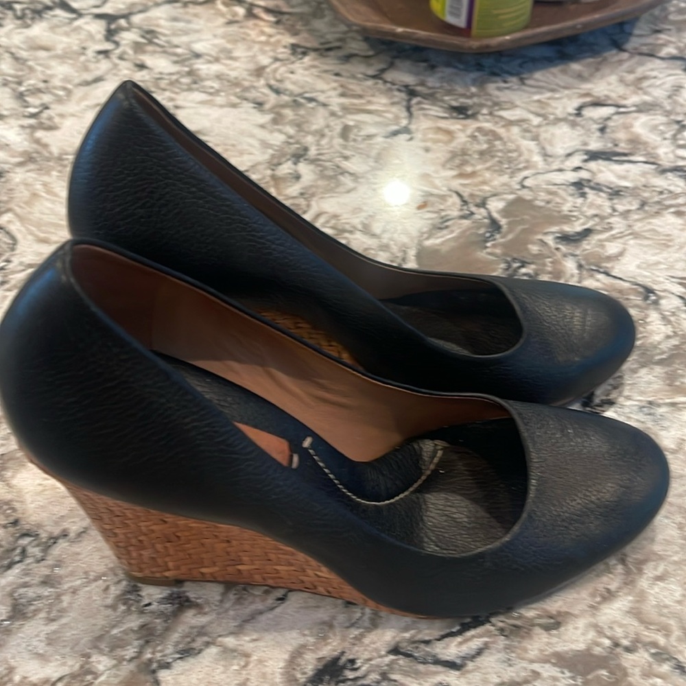 BCBGMAXAZRIA Woman's Wedges no box blemish in photos